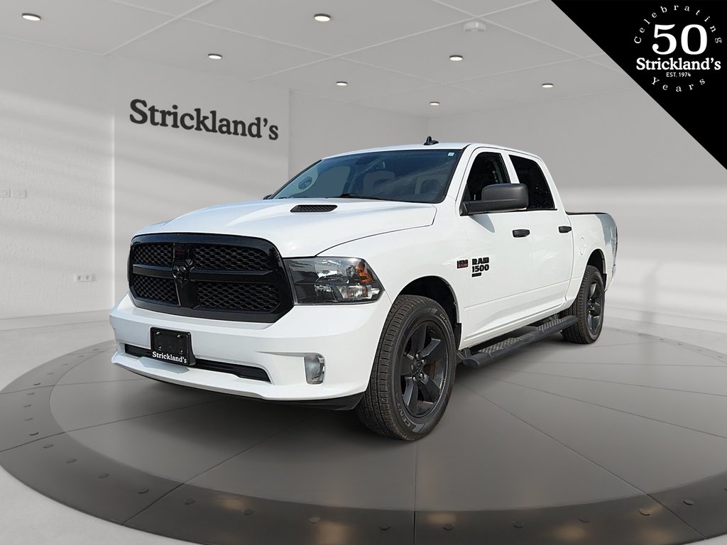 2022  RAM 1500 Classic Crew Cab 4x4 (DS) ST (140.5 WB 5'7 Box) SWB in Brantford, Ontario - 1 - w1024h768px