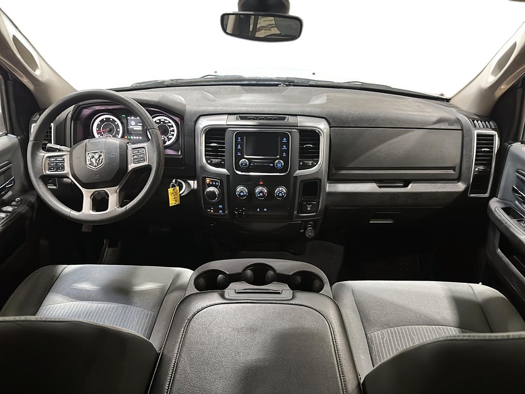 2022 Ram RAM 1500 Classic Crew Cab 4x4 (DS) SLT (140.5 WB 5'7 Box) SWB in Brantford, Ontario - 9 - w1024h768px