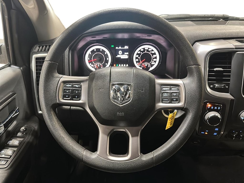 2022 Ram RAM 1500 Classic Crew Cab 4x4 (DS) SLT (140.5 WB 5'7 Box) SWB in Brantford, Ontario - 10 - w1024h768px