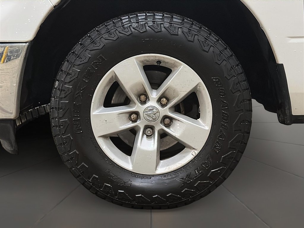 2022 Ram RAM 1500 Classic Crew Cab 4x4 (DS) SLT (140.5 WB 5'7 Box) SWB in Brantford, Ontario - 7 - w1024h768px