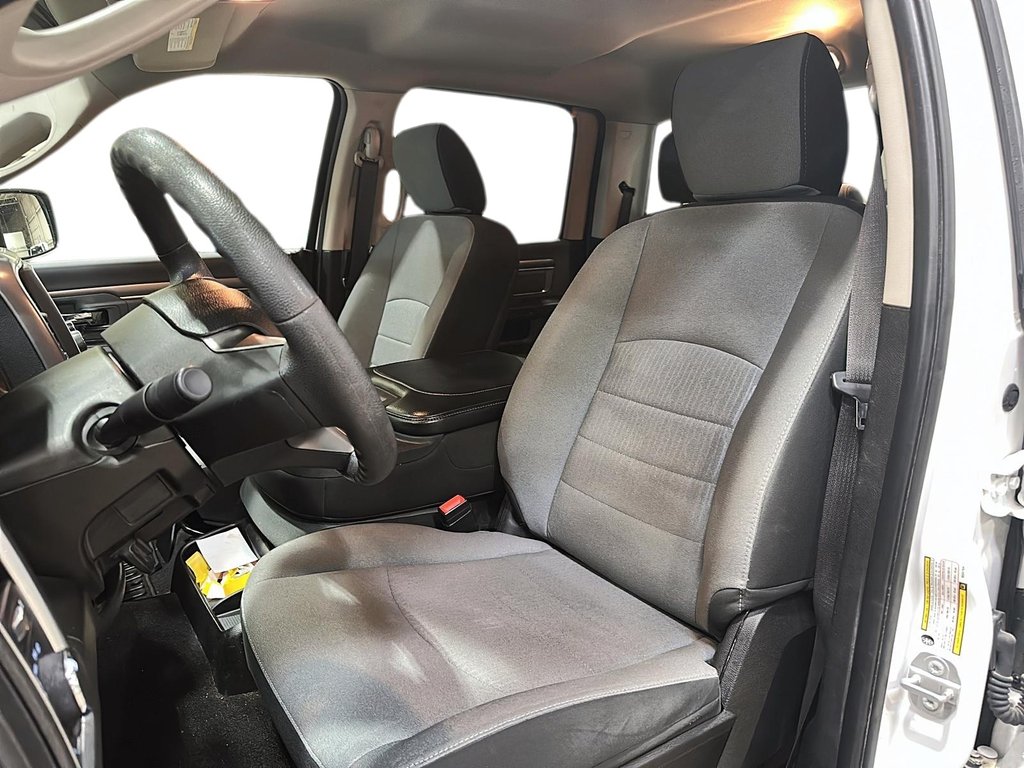 2022 Ram RAM 1500 Classic Crew Cab 4x4 (DS) SLT (140.5 WB 5'7 Box) SWB in Brantford, Ontario - 8 - w1024h768px