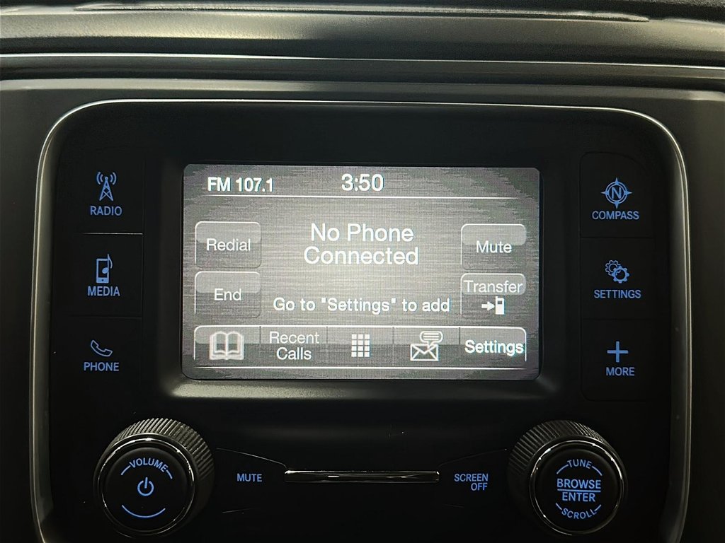 2022 Ram RAM 1500 Classic Crew Cab 4x4 (DS) SLT (140.5 WB 5'7 Box) SWB in Brantford, Ontario - 15 - w1024h768px