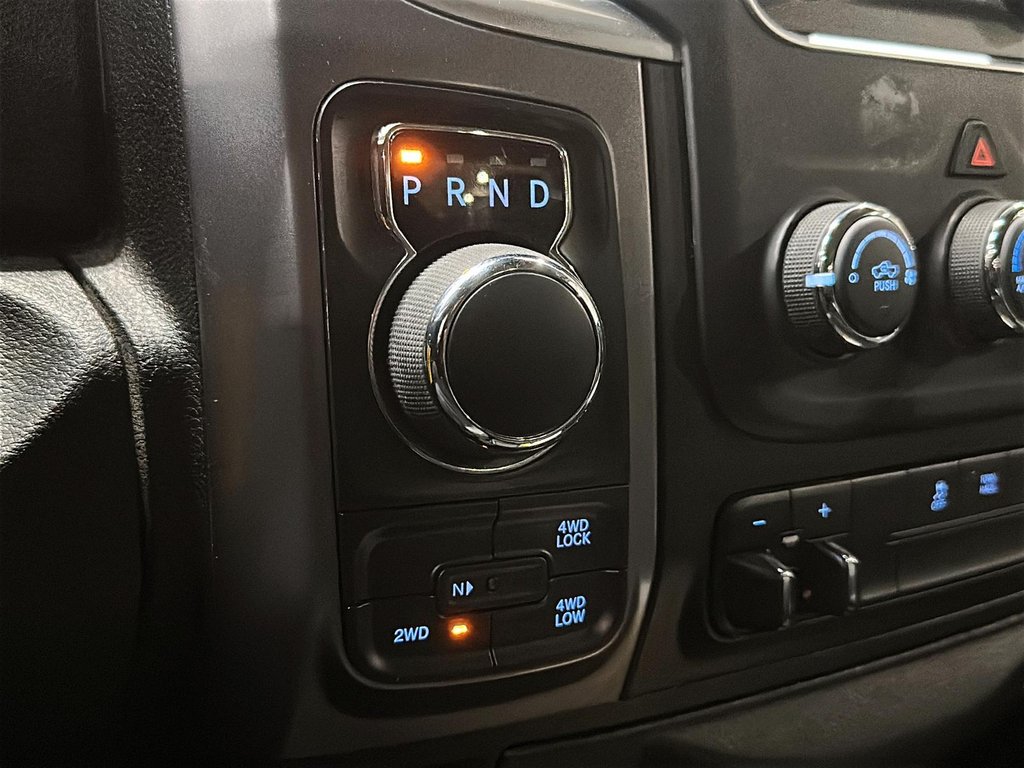 2022 Ram RAM 1500 Classic Crew Cab 4x4 (DS) SLT (140.5 WB 5'7 Box) SWB in Brantford, Ontario - 13 - w1024h768px