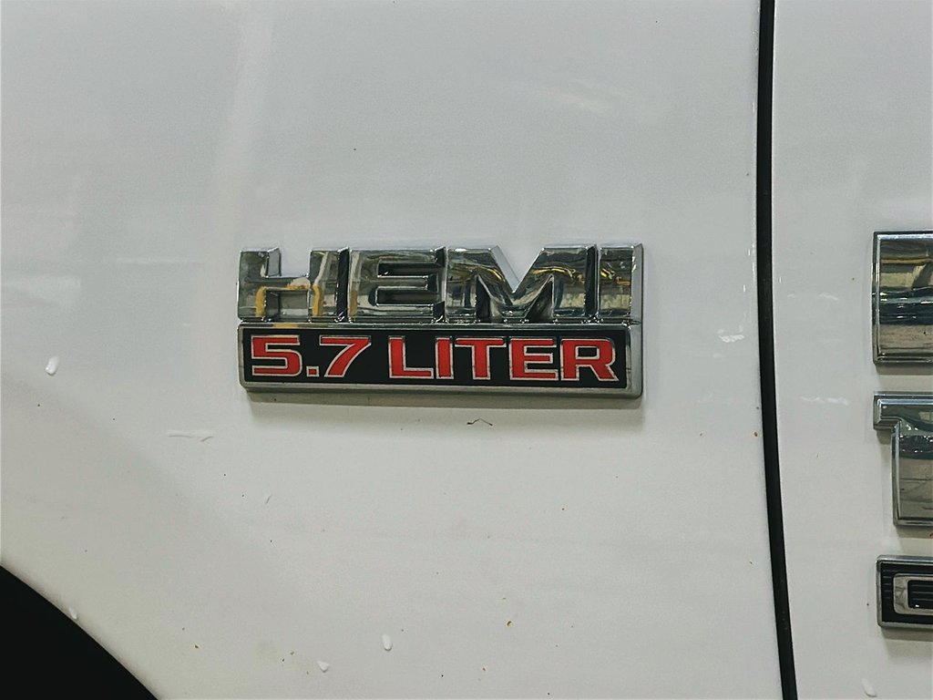 2022 Ram RAM 1500 Classic Crew Cab 4x4 (DS) SLT (140.5 WB 5'7 Box) SWB in Brantford, Ontario - 6 - w1024h768px