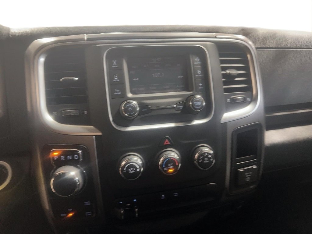 2023 Ram RAM 1500 Classic Crew Cab 4x4 (DS) SLT (140.5 WB 5'7 Box) SWB in Brantford, Ontario - 14 - w1024h768px