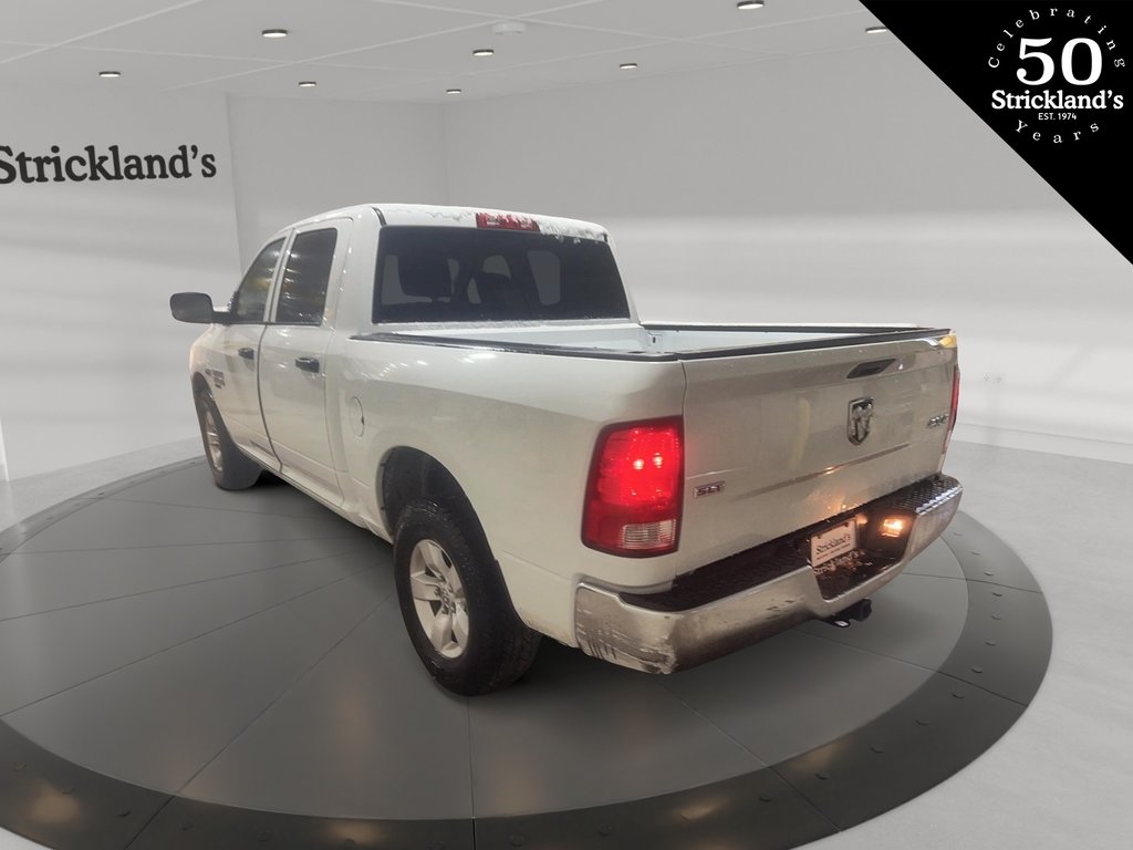 2023 Ram RAM 1500 Classic Crew Cab 4x4 (DS) SLT (140.5 WB 5'7 Box) SWB in Brantford, Ontario - 4 - w1024h768px