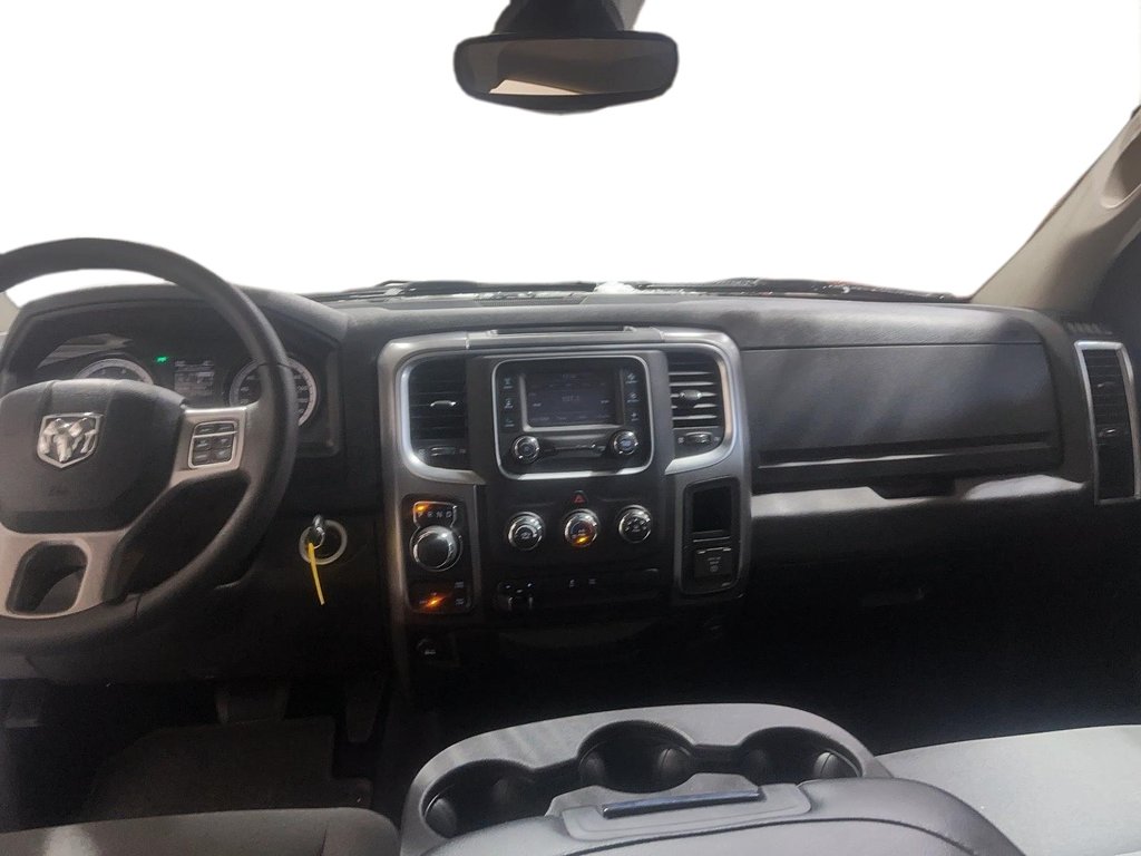 2023 Ram RAM 1500 Classic Crew Cab 4x4 (DS) SLT (140.5 WB 5'7 Box) SWB in Brantford, Ontario - 10 - w1024h768px