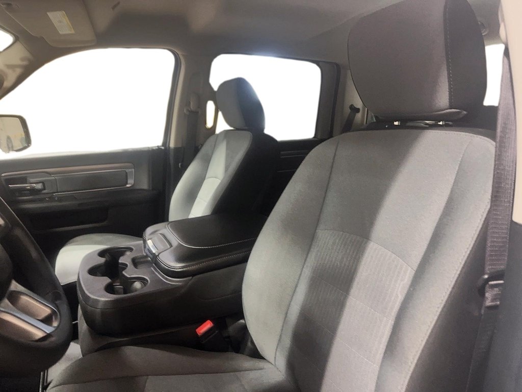 2023 Ram RAM 1500 Classic Crew Cab 4x4 (DS) SLT (140.5 WB 5'7 Box) SWB in Brantford, Ontario - 9 - w1024h768px