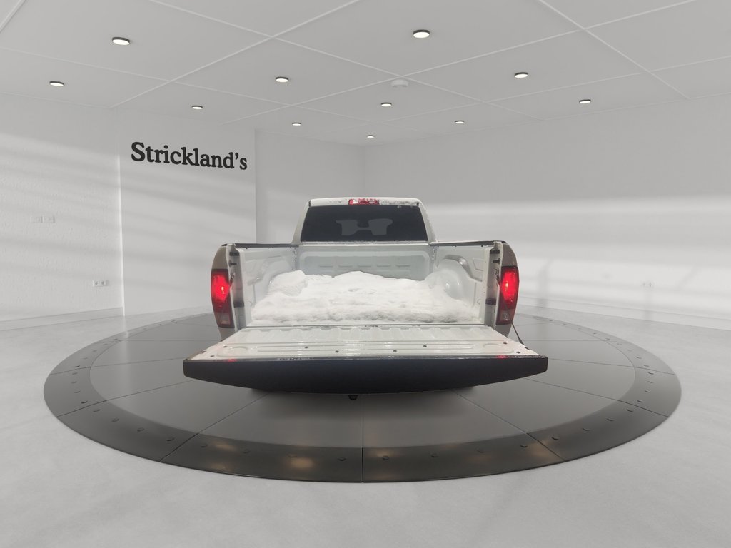 2023 Ram RAM 1500 Classic Crew Cab 4x4 (DS) SLT (140.5 WB 5'7 Box) SWB in Brantford, Ontario - 17 - w1024h768px