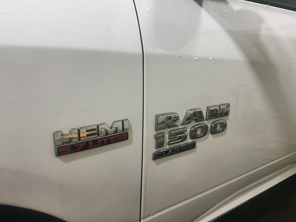 2023 Ram RAM 1500 Classic Crew Cab 4x4 (DS) SLT (140.5 WB 5'7 Box) SWB in Brantford, Ontario - 6 - w1024h768px