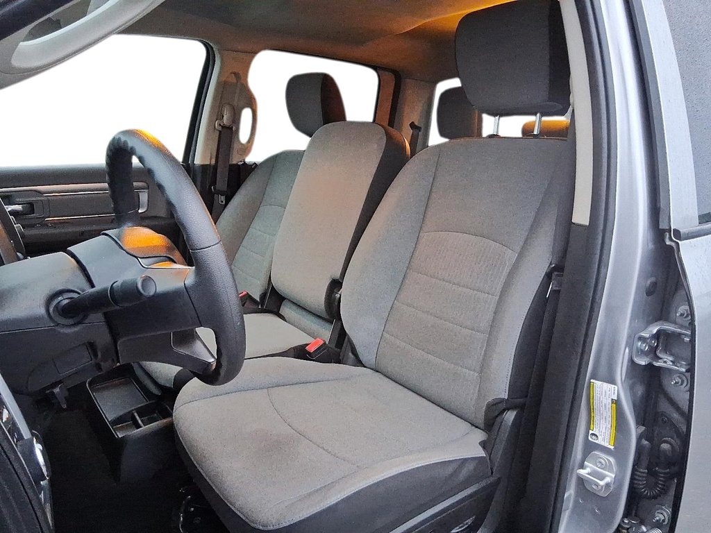 2023 Ram RAM 1500 Classic Crew Cab 4x4 (DS) SLT (140.5 WB 5'7 Box) SWB in Stratford, Ontario - 10 - w1024h768px