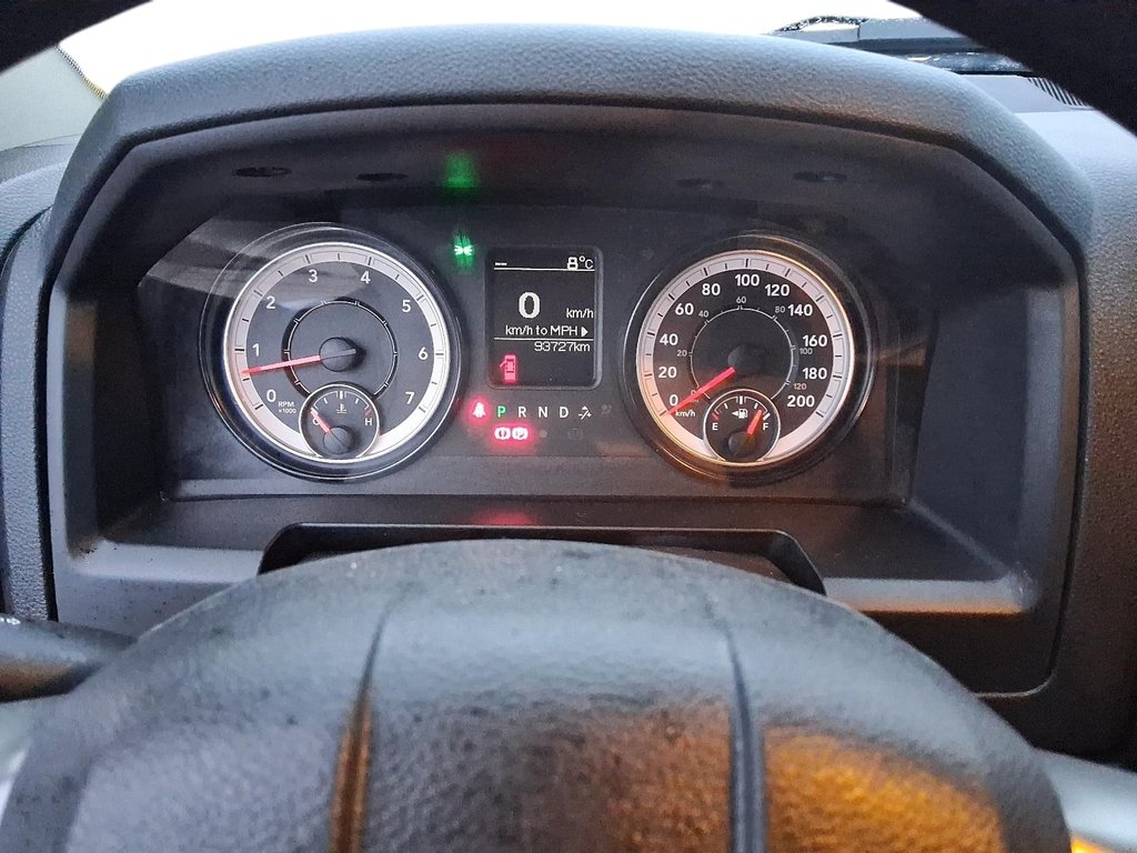 2023 Ram RAM 1500 Classic Crew Cab 4x4 (DS) SLT (140.5 WB 5'7 Box) SWB in Stratford, Ontario - 15 - w1024h768px