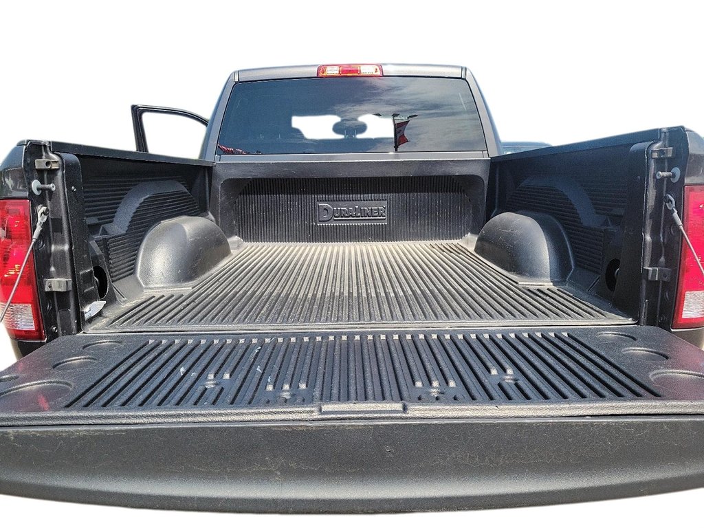 2023 Ram RAM 1500 Classic Crew Cab 4x4 (DS) SLT (140.5 WB 5'7 Box) SWB in Brantford, Ontario - 17 - w1024h768px