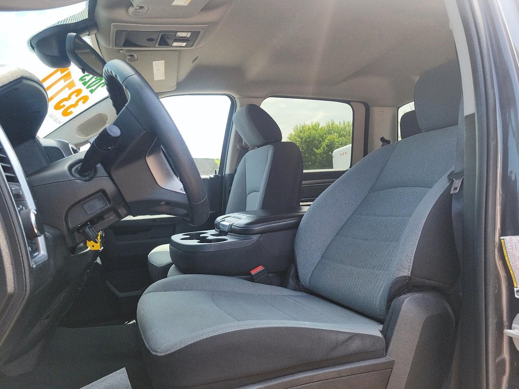 2023 Ram RAM 1500 Classic Crew Cab 4x4 (DS) SLT (140.5 WB 5'7 Box) SWB in Brantford, Ontario - 8 - w1024h768px
