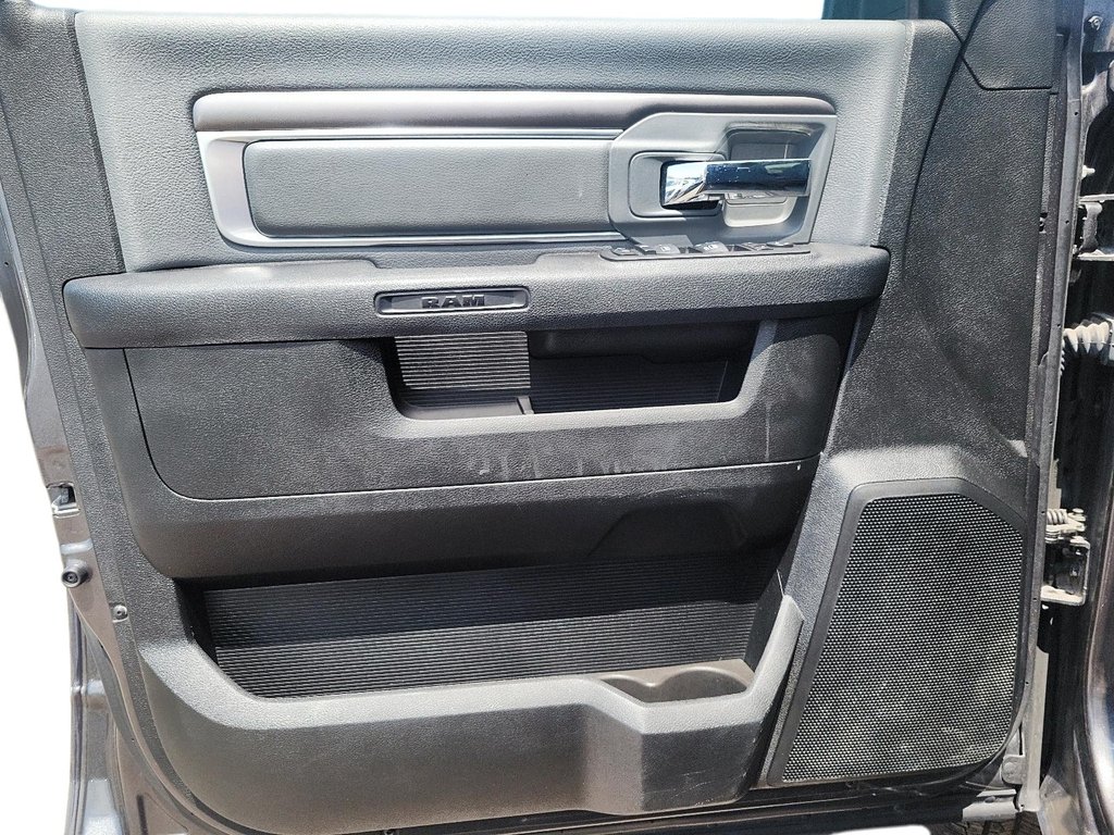 2023 Ram RAM 1500 Classic Crew Cab 4x4 (DS) SLT (140.5 WB 5'7 Box) SWB in Brantford, Ontario - 11 - w1024h768px