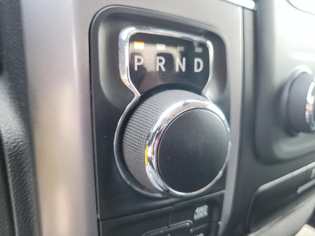 2023 Ram RAM 1500 Classic Crew Cab 4x4 (DS) SLT (140.5 WB 5'7 Box) SWB in Brantford, Ontario - 15 - w1024h768px
