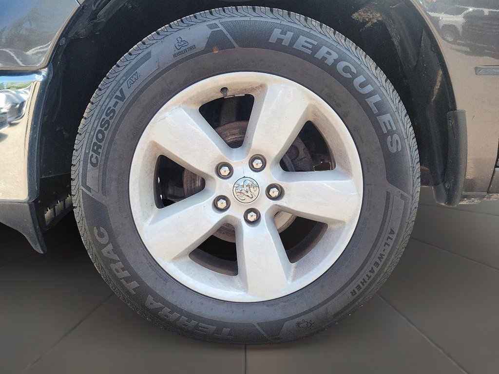 2023 Ram RAM 1500 Classic Crew Cab 4x4 (DS) SLT (140.5 WB 5'7 Box) SWB in Brantford, Ontario - 7 - w1024h768px