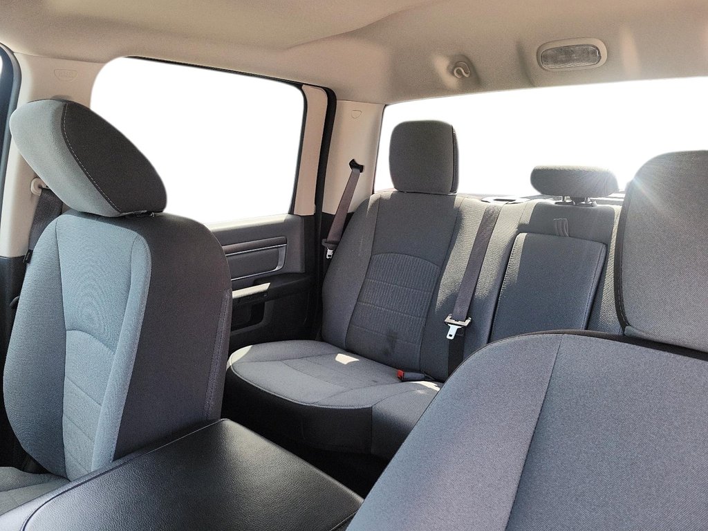 2023 Ram RAM 1500 Classic Crew Cab 4x4 (DS) SLT (140.5 WB 5'7 Box) SWB in Brantford, Ontario - 9 - w1024h768px