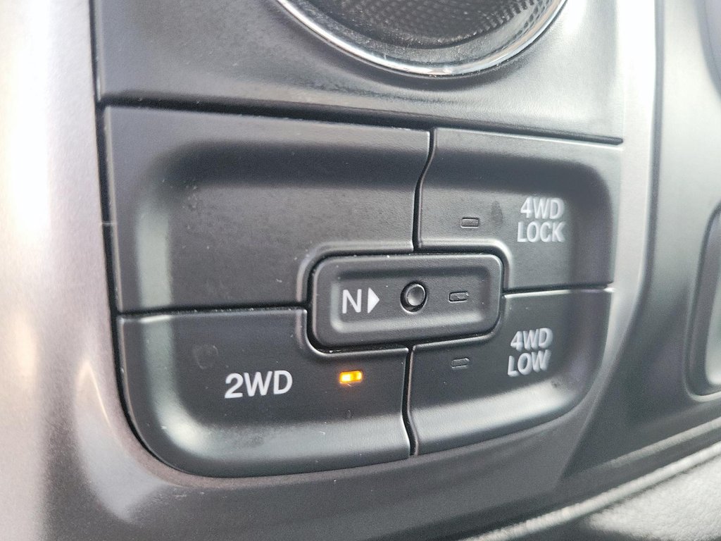 2023 Ram RAM 1500 Classic Crew Cab 4x4 (DS) SLT (140.5 WB 5'7 Box) SWB in Brantford, Ontario - 16 - w1024h768px