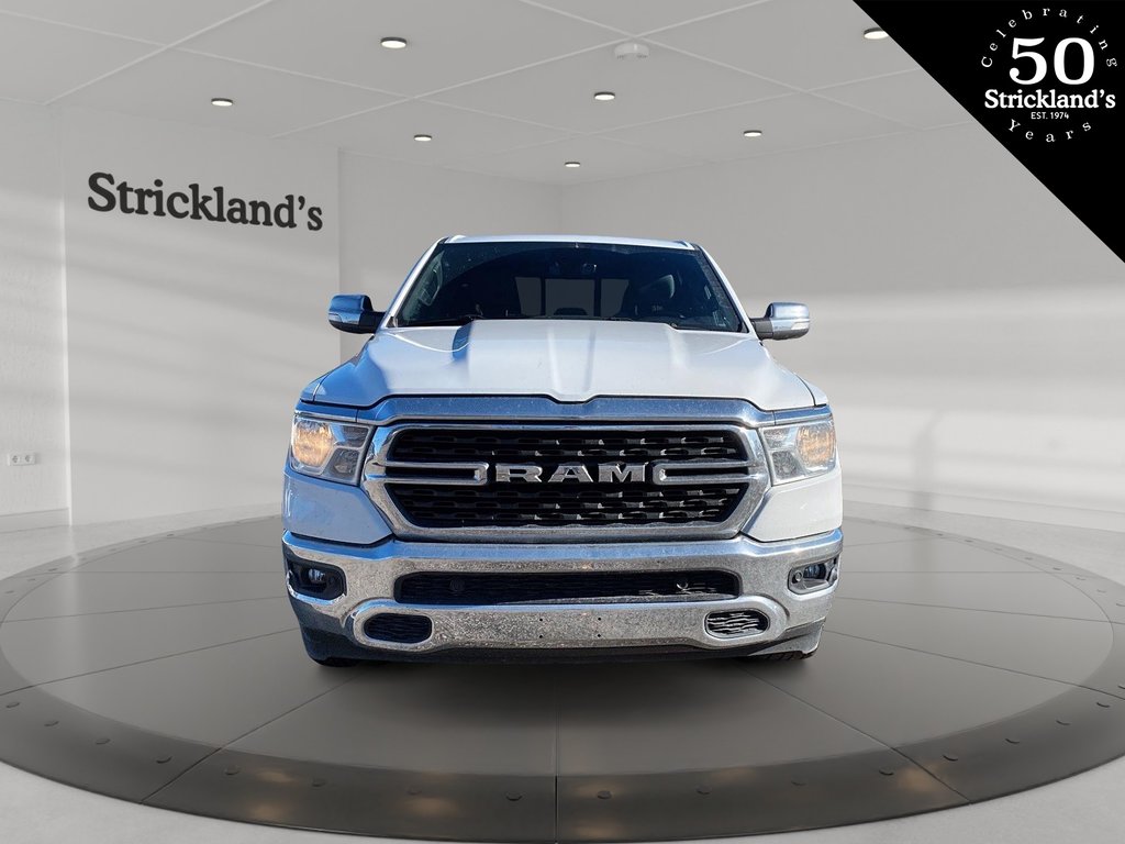 2022  RAM 1500 Crew Cab 4x4 (dt) Big Horn SWB in Stratford, Ontario - 2 - w1024h768px