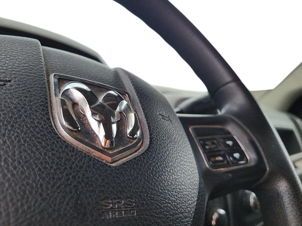 2015 Ram RAM 1500 Crew Cab 4x4 ST (140.5 WB - 5.7 Box) in Brantford, Ontario - 18 - w1024h768px