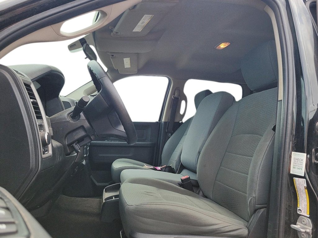 2015 Ram RAM 1500 Crew Cab 4x4 ST (140.5 WB - 5.7 Box) in Brantford, Ontario - 8 - w1024h768px