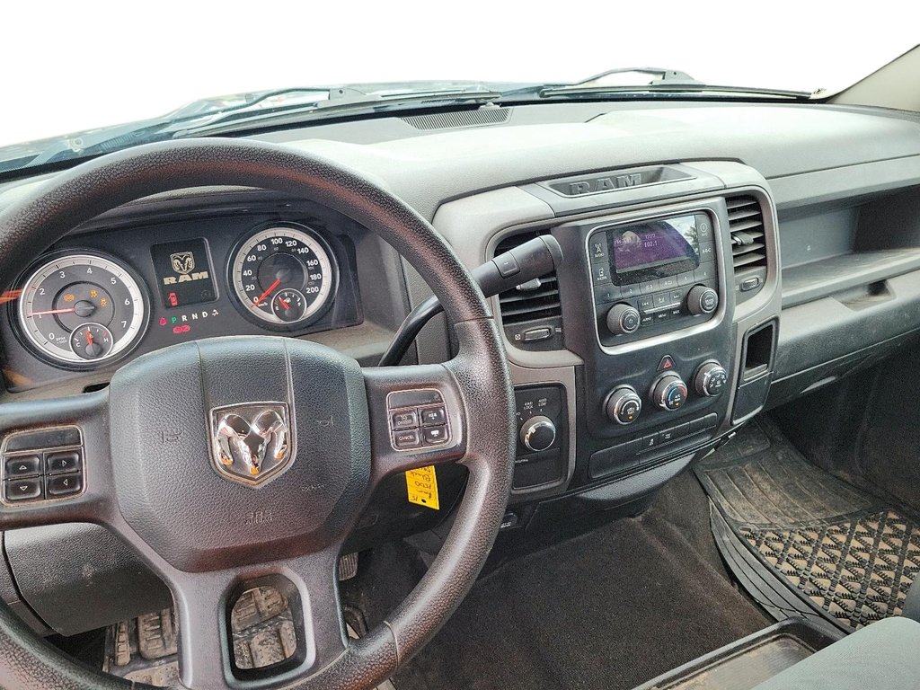 2015 Ram RAM 1500 Crew Cab 4x4 ST (140.5 WB - 5.7 Box) in Brantford, Ontario - 13 - w1024h768px
