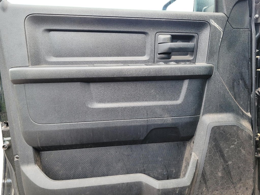 2015 Ram RAM 1500 Crew Cab 4x4 ST (140.5 WB - 5.7 Box) in Brantford, Ontario - 10 - w1024h768px