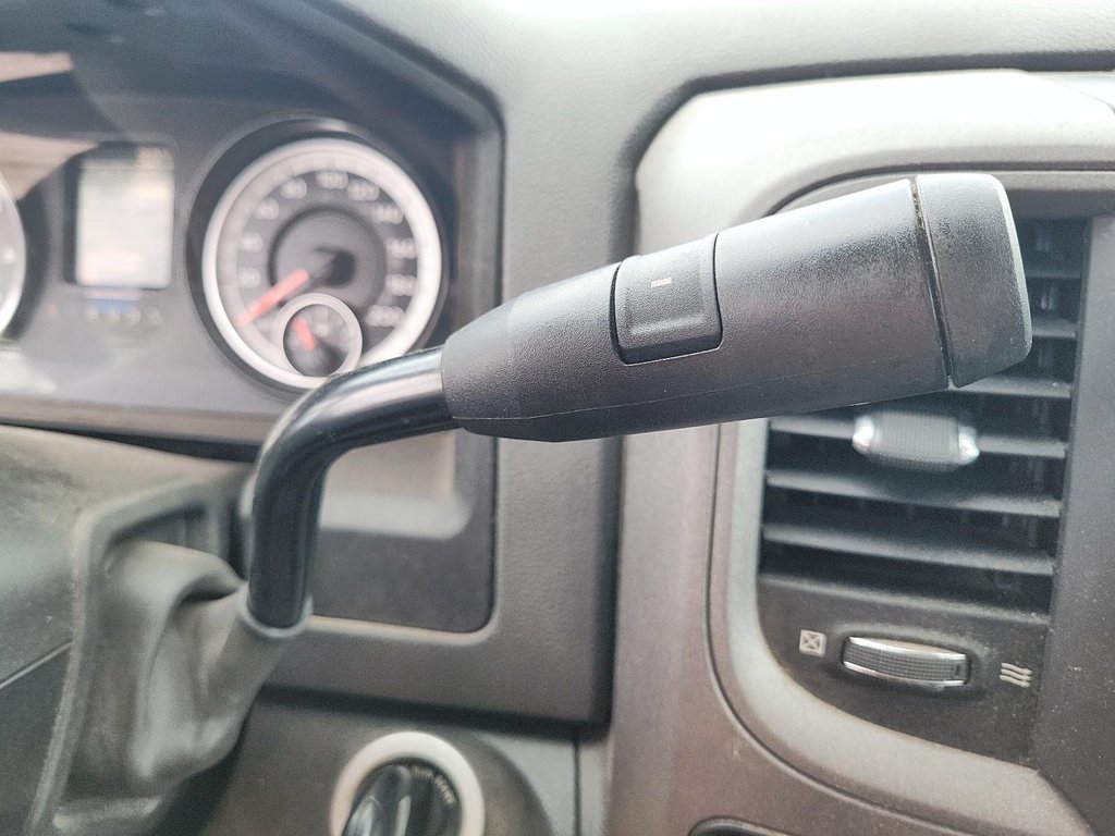 2015 Ram RAM 1500 Crew Cab 4x4 ST (140.5 WB - 5.7 Box) in Brantford, Ontario - 14 - w1024h768px