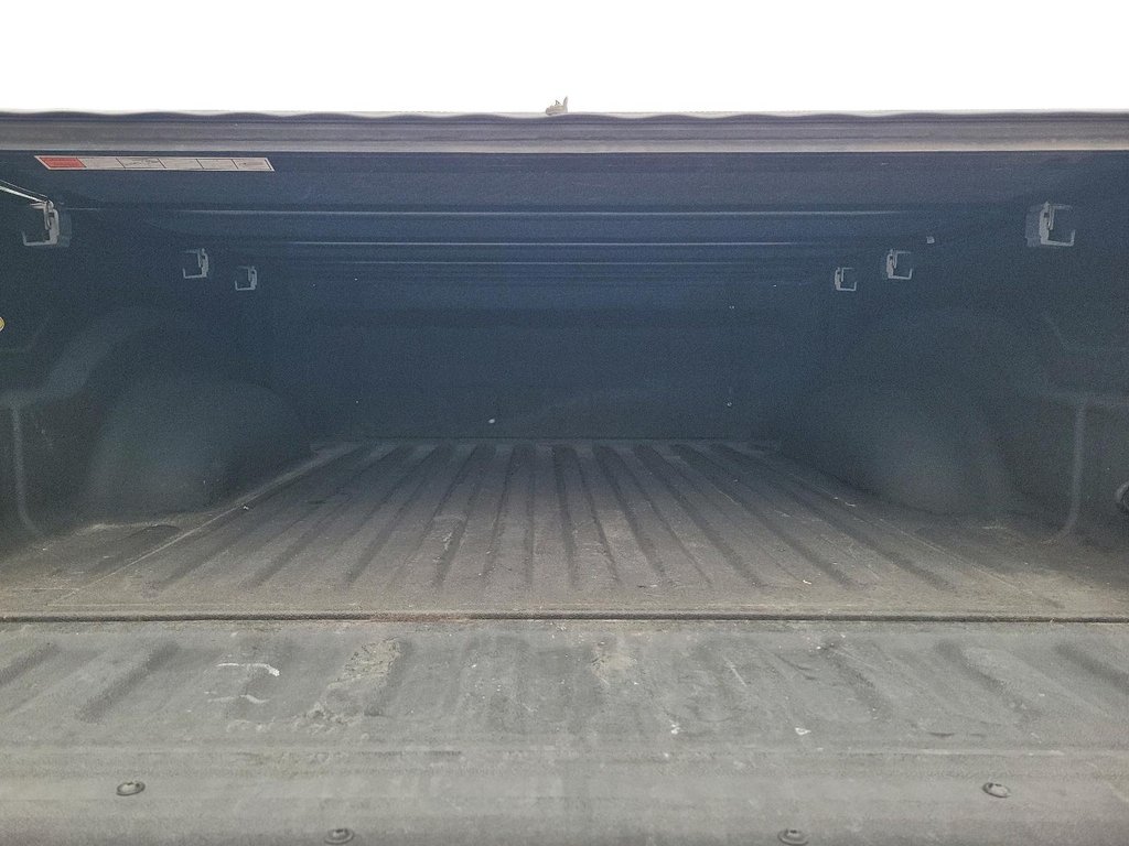 2017 Ram RAM 1500 Crew Cab 4x4 ST (140.5 WB - 5.7 Box) in Brantford, Ontario - 15 - w1024h768px