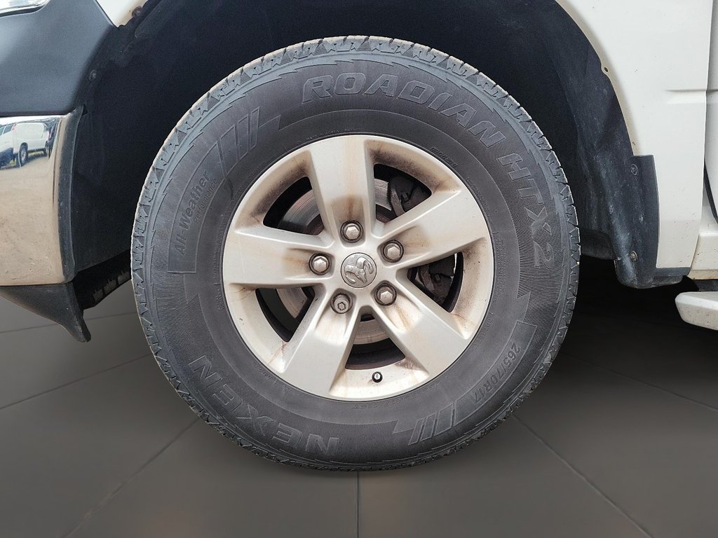 2017 Ram RAM 1500 Crew Cab 4x4 ST (140.5 WB - 5.7 Box) in Brantford, Ontario - 6 - w1024h768px