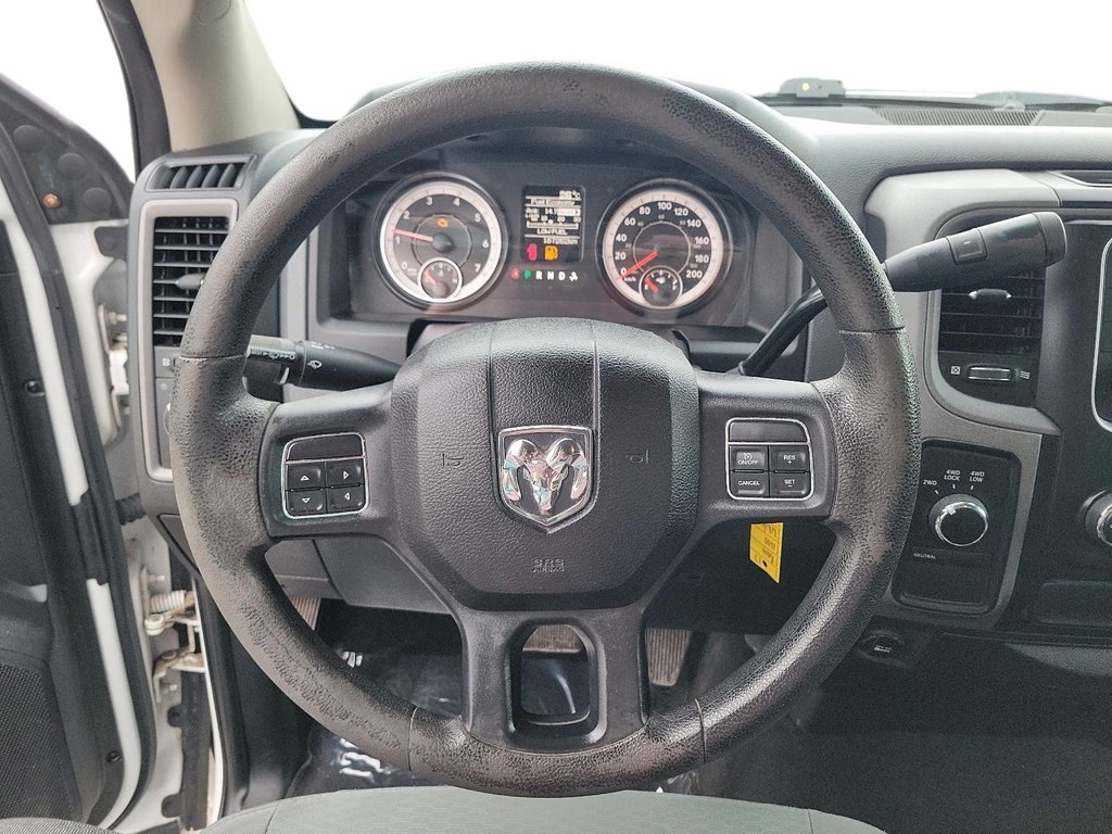 2017 Ram RAM 1500 Crew Cab 4x4 ST (140.5 WB - 5.7 Box) in Brantford, Ontario - 10 - w1024h768px