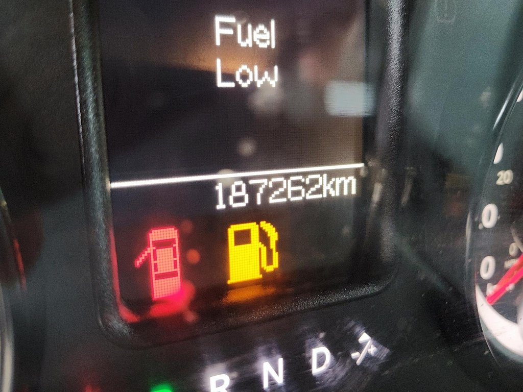 2017 Ram RAM 1500 Crew Cab 4x4 ST (140.5 WB - 5.7 Box) in Brantford, Ontario - 11 - w1024h768px