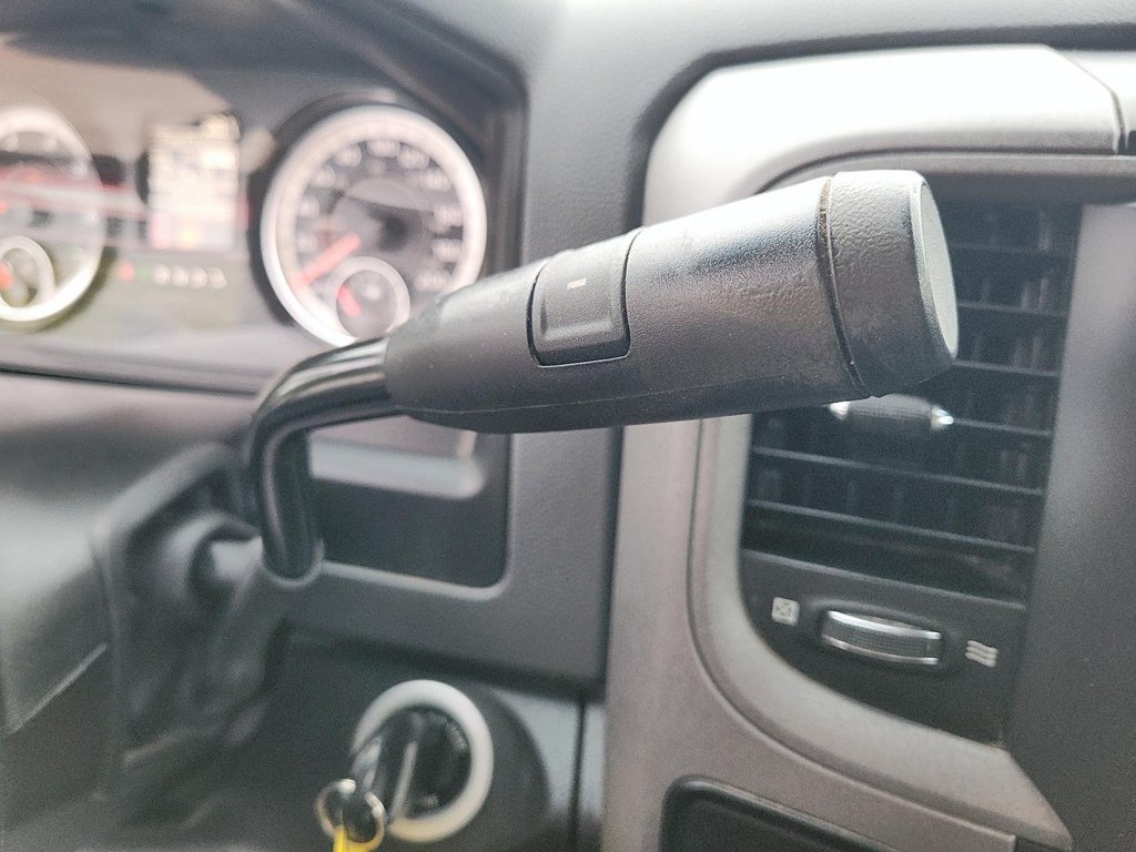 2017 Ram RAM 1500 Crew Cab 4x4 ST (140.5 WB - 5.7 Box) in Brantford, Ontario - 13 - w1024h768px