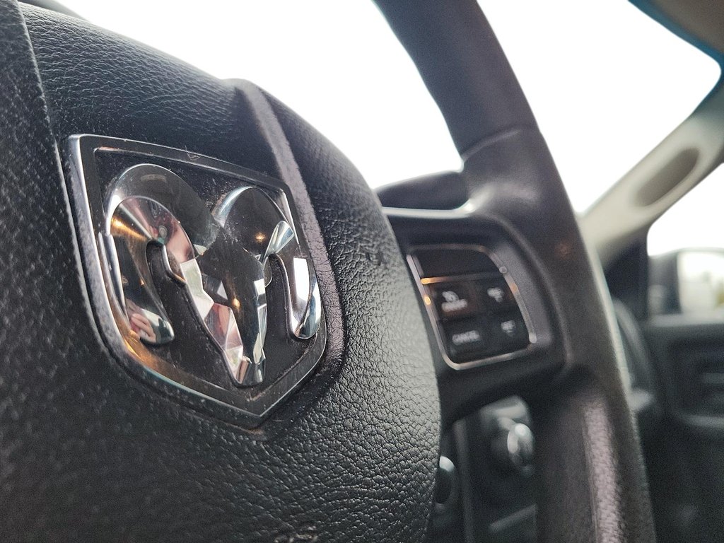2017 Ram RAM 1500 Crew Cab 4x4 ST (140.5 WB - 5.7 Box) in Brantford, Ontario - 17 - w1024h768px