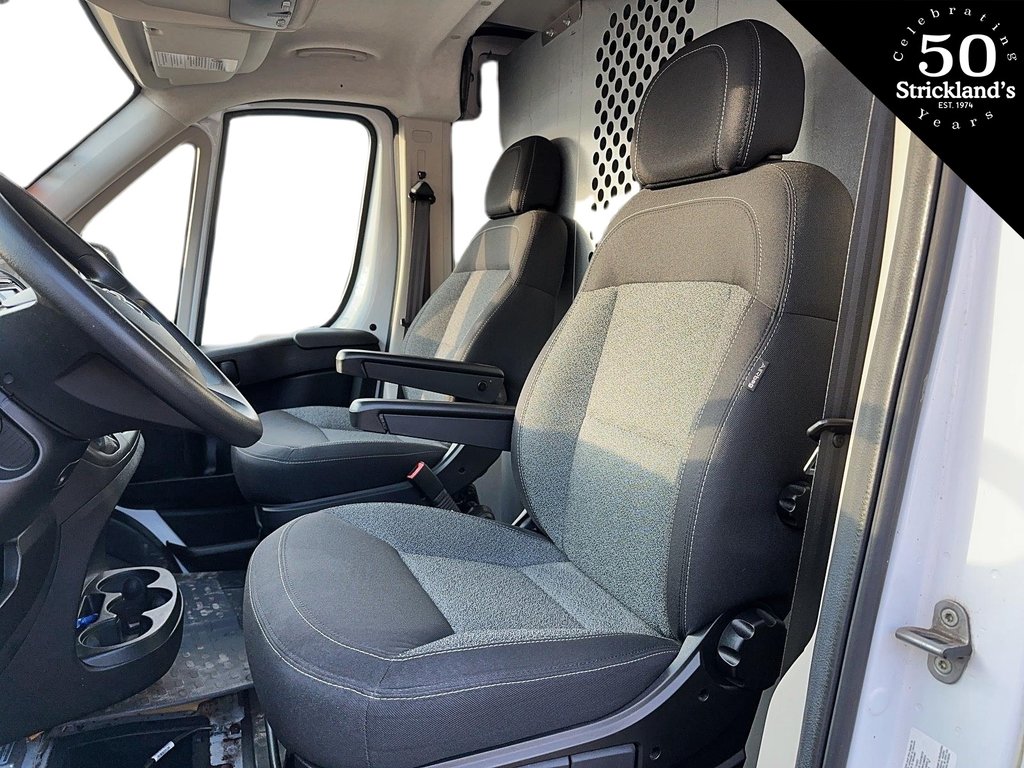 2014  RAM Promaster Cargo Van 1500 Cargo Van High Roof (136 In WB) in Brantford, Ontario - 6 - w1024h768px