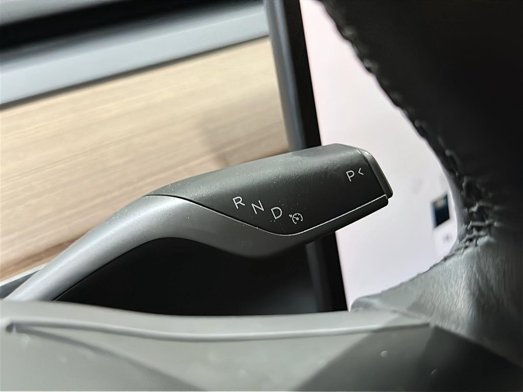 2024 Tesla Model Y in Stratford, Ontario - 14 - w1024h768px