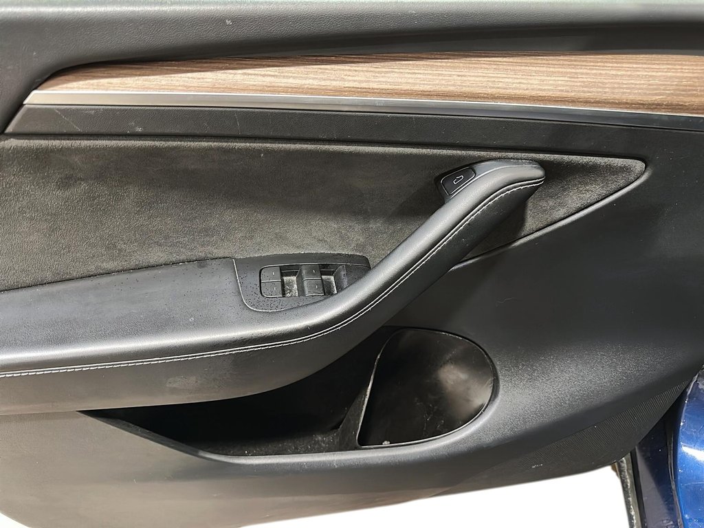 2024 Tesla Model Y in Stratford, Ontario - 10 - w1024h768px