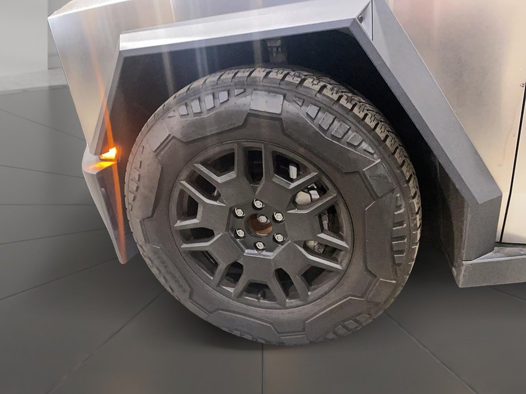 2024 Tesla Cybertruck Foundation Edition in Brantford, Ontario - 7 - w1024h768px