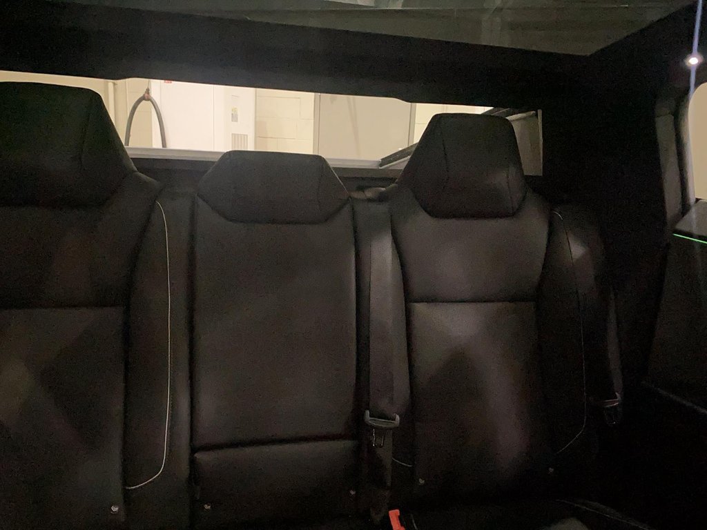 2024 Tesla Cybertruck Foundation Edition in Brantford, Ontario - 6 - w1024h768px