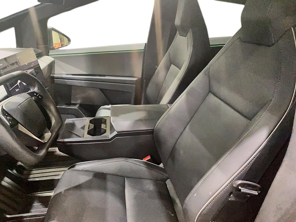 2024 Tesla Cybertruck Foundation Edition in Brantford, Ontario - 8 - w1024h768px