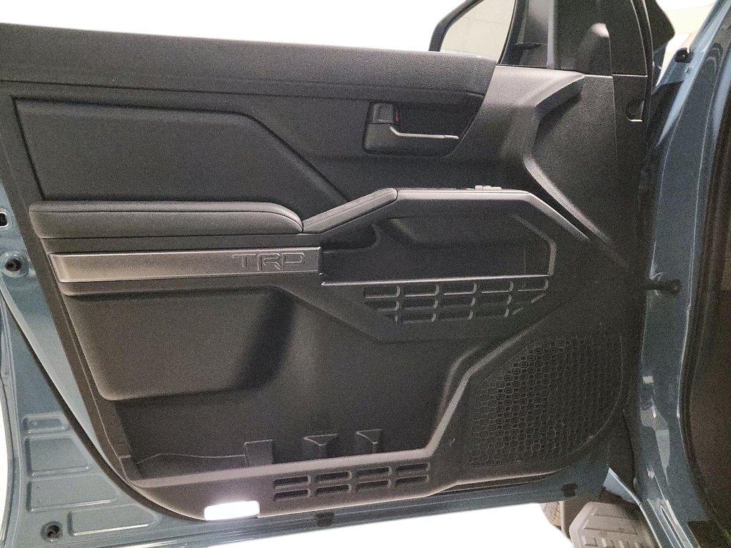 2025 Toyota 4Runner in Brantford, Ontario - 9 - w1024h768px