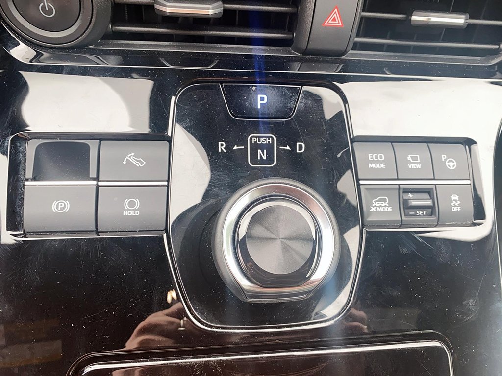 2023 Toyota BZ4X XLE AWD in Stratford, Ontario - 14 - w1024h768px