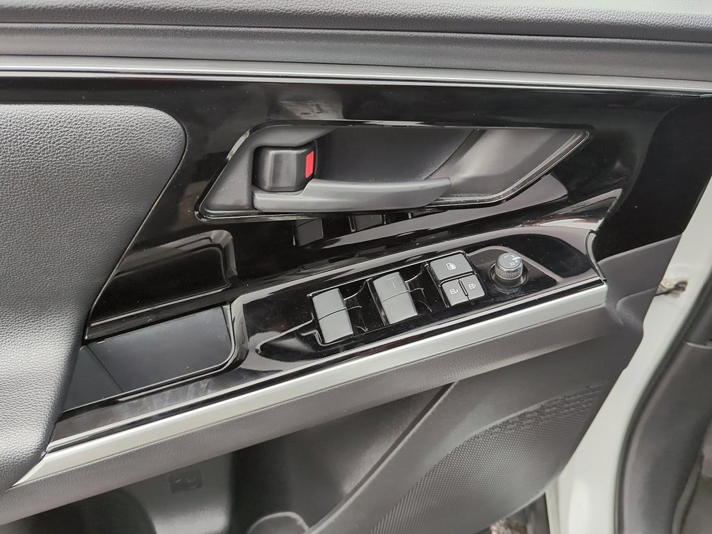 2023 Toyota bZ4X XLE AWD in Stratford, Ontario - 11 - w1024h768px