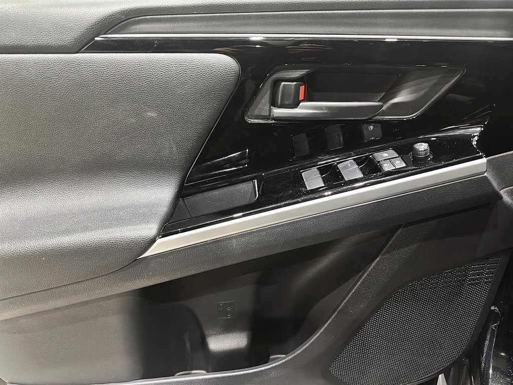 2023 Toyota bZ4X XLE AWD in Brantford, Ontario - 10 - w1024h768px