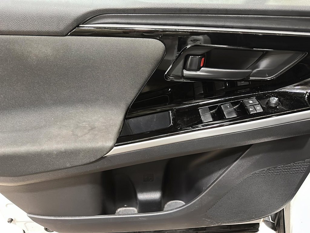 2024 Toyota bZ4X LE in Stratford, Ontario - 10 - w1024h768px