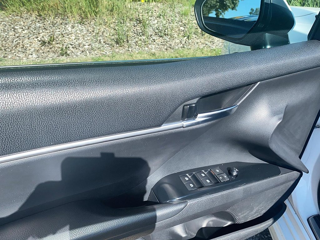 2018 Toyota Camry Hybrid SE CVT in Brantford, Ontario - 10 - w1024h768px