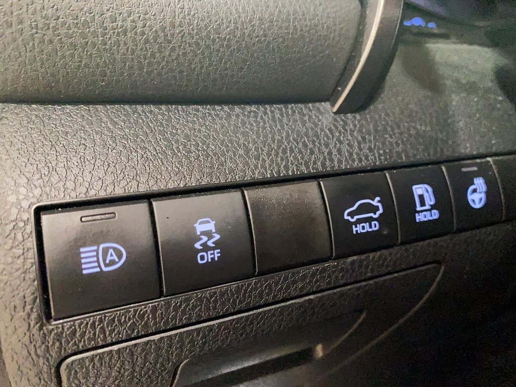 2023 Toyota Camry SE in Stratford, Ontario - 15 - w1024h768px