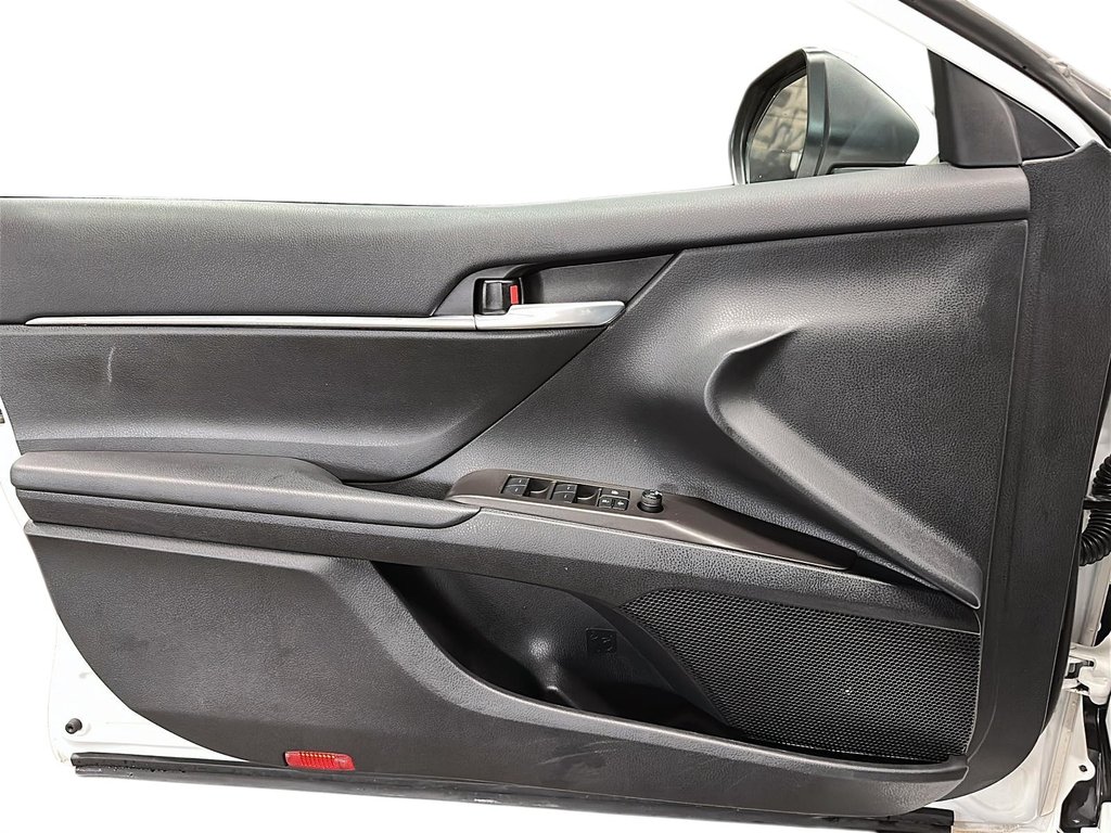 2024 Toyota Camry SE in Brantford, Ontario - 10 - w1024h768px