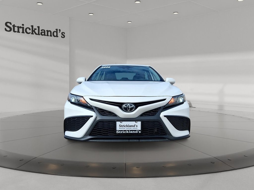 2024 Toyota Camry SE in Brantford, Ontario - 2 - w1024h768px